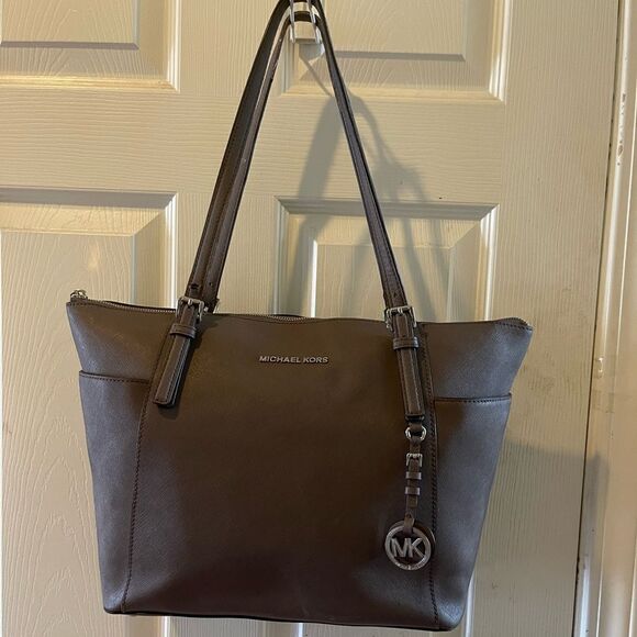 Michael Kors Jet Set Safiano Gray leather tote Silver tone hardwares & l… - Picture 1 of 16